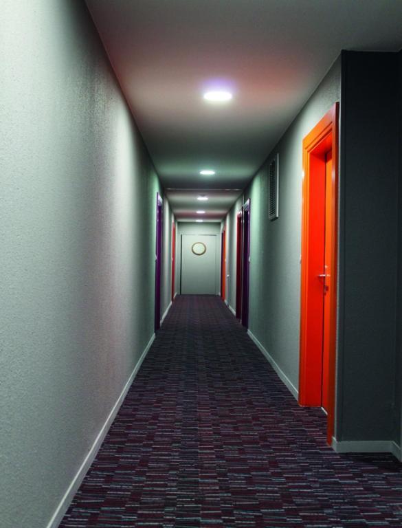 Uxco Omega Rouen Apartment Bagian luar foto