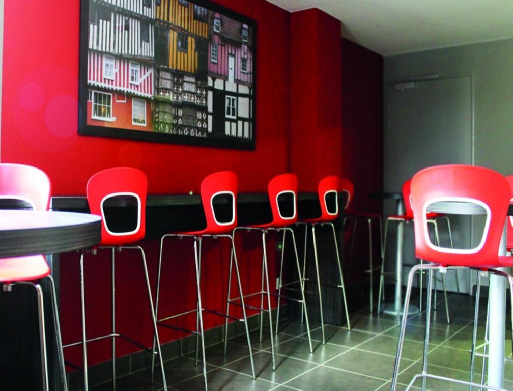 Uxco Omega Rouen Apartment Bagian luar foto